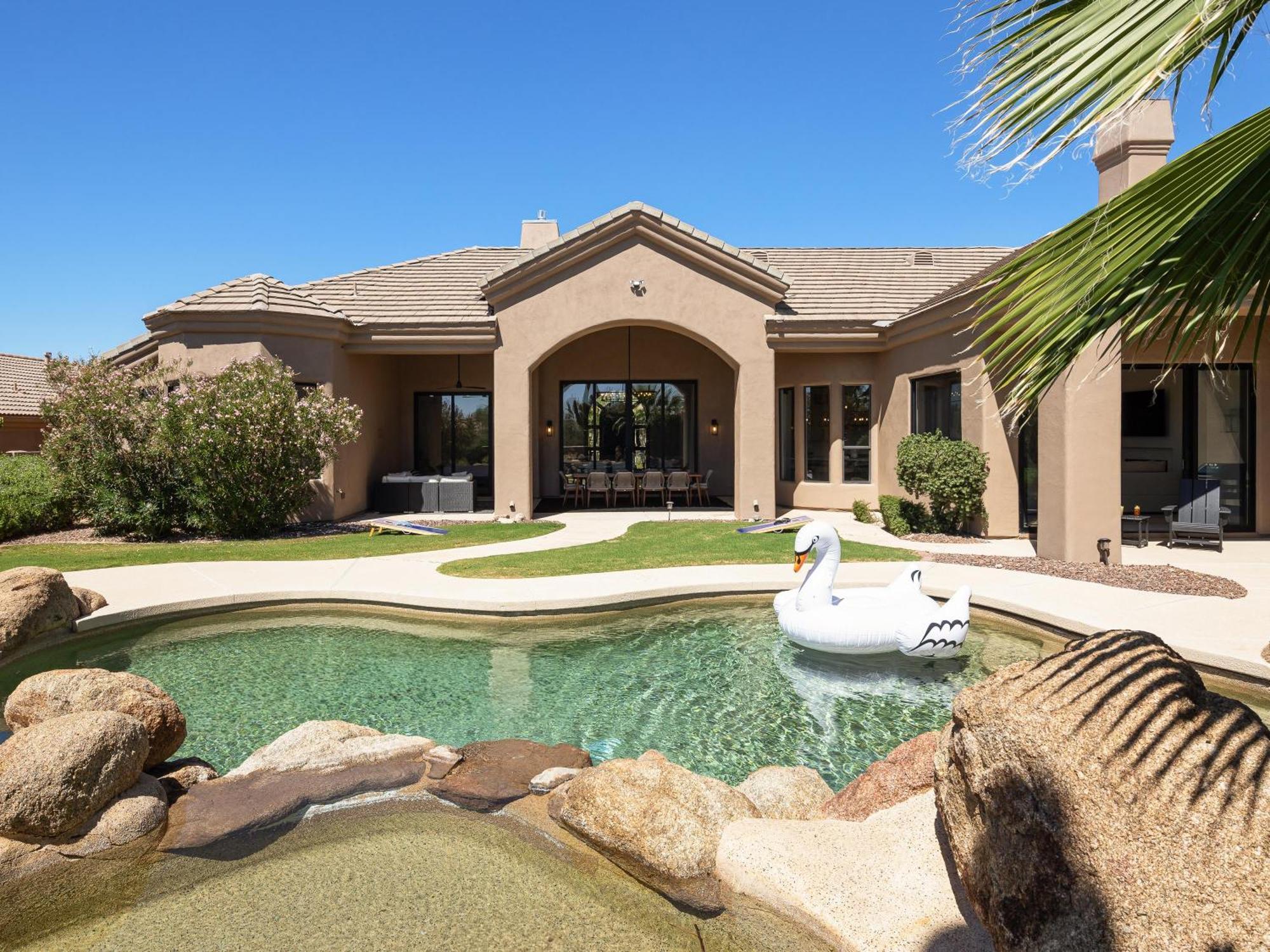 Zenith - Private Pool & - Long Term